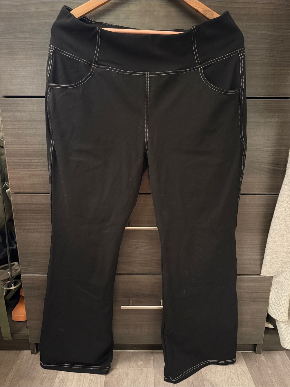 Black High-Rise Bootcut Jeggings with Contrast Stitching